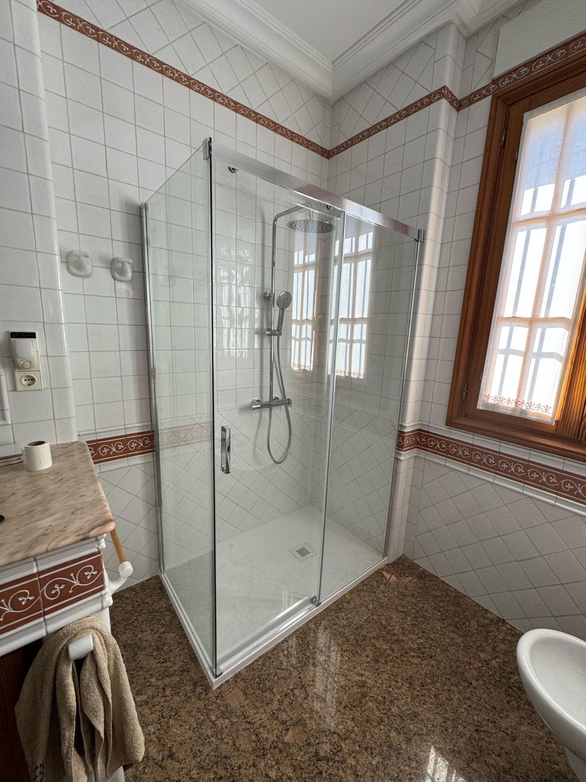 Contract frontal 1 fijo + 1 puerta  corredera + lateral fijo