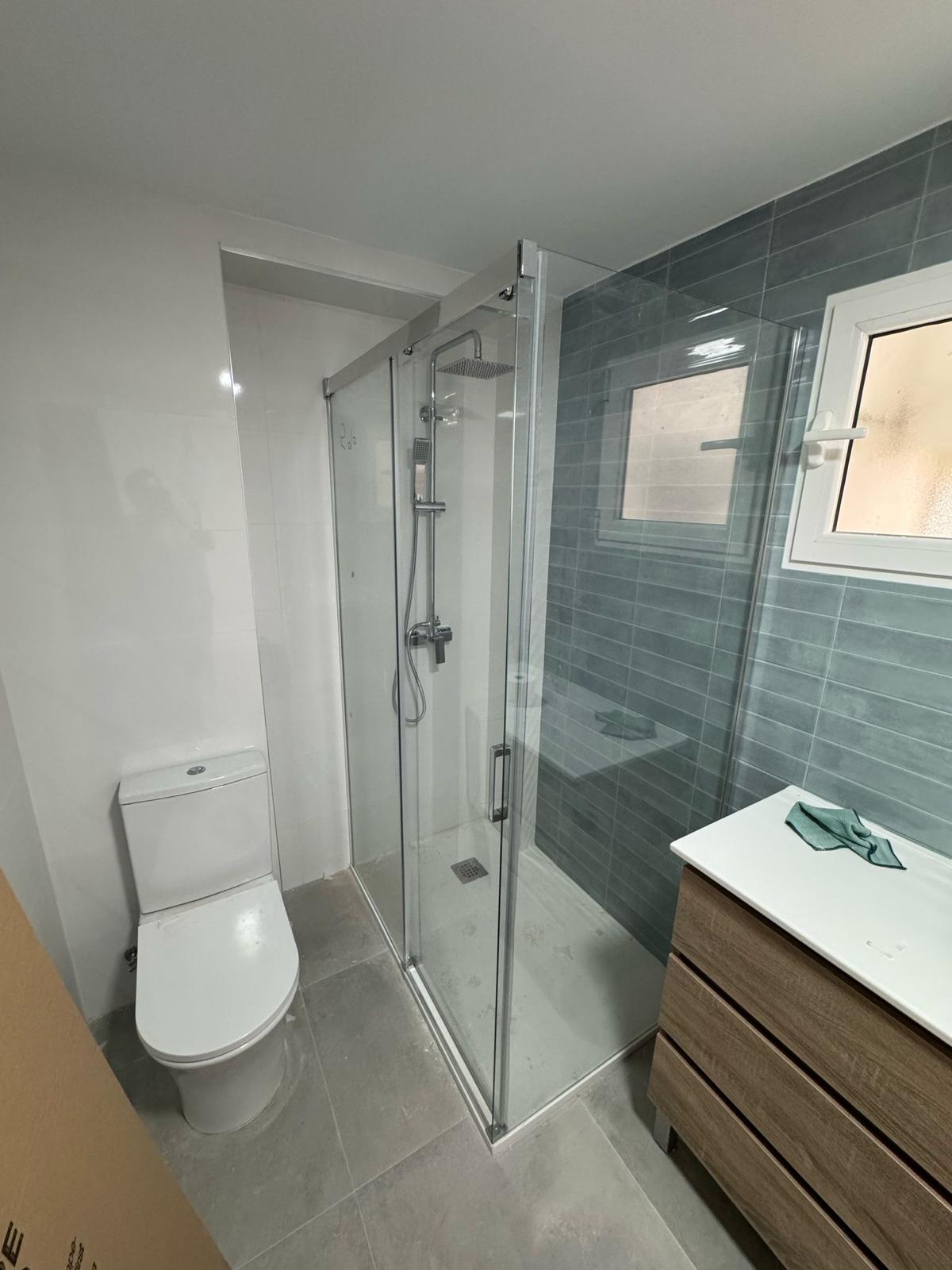 Contract frontal 1 fijo + 1 puerta  corredera + lateral fijo