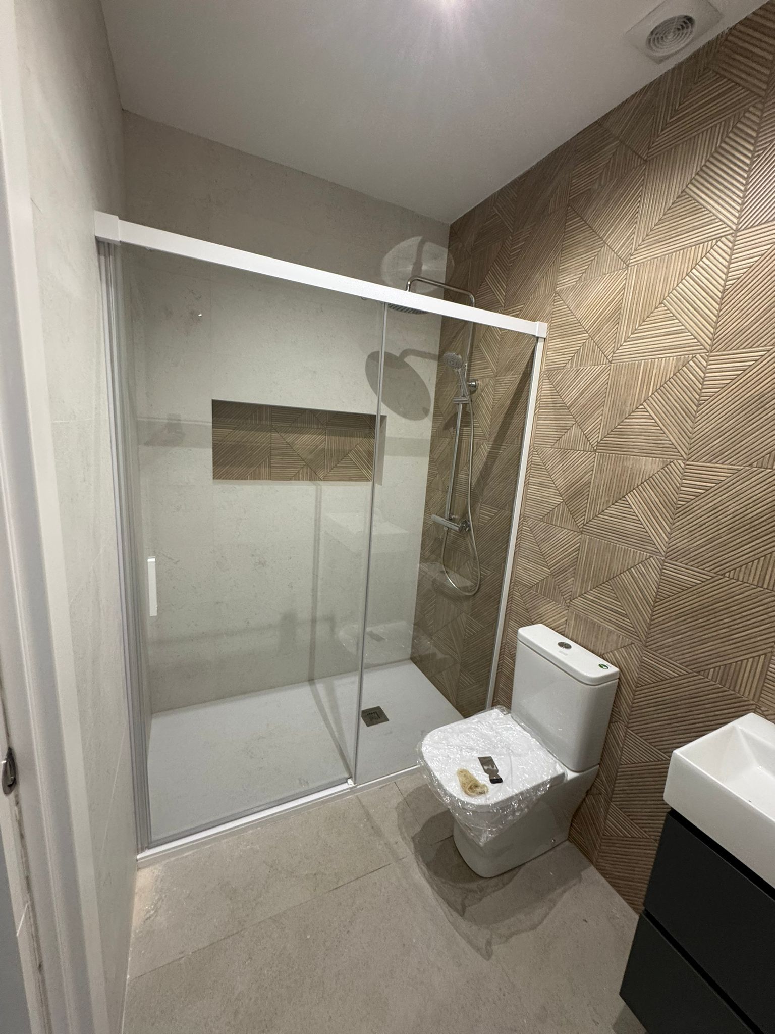 Contract frontal 1 fijo + 1 puerta  corredera