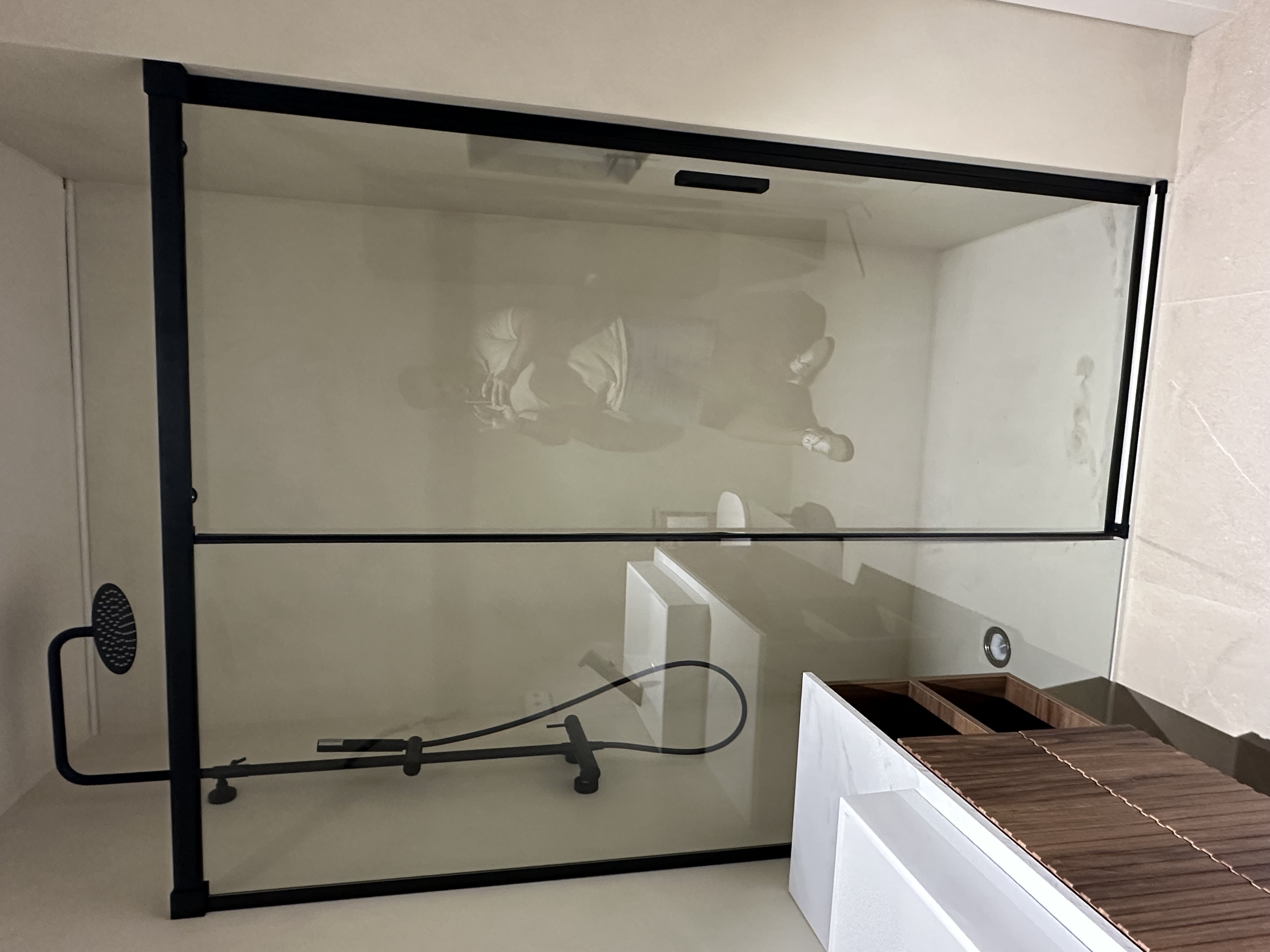 Contract frontal 1 fijo + 1 puerta  corredera