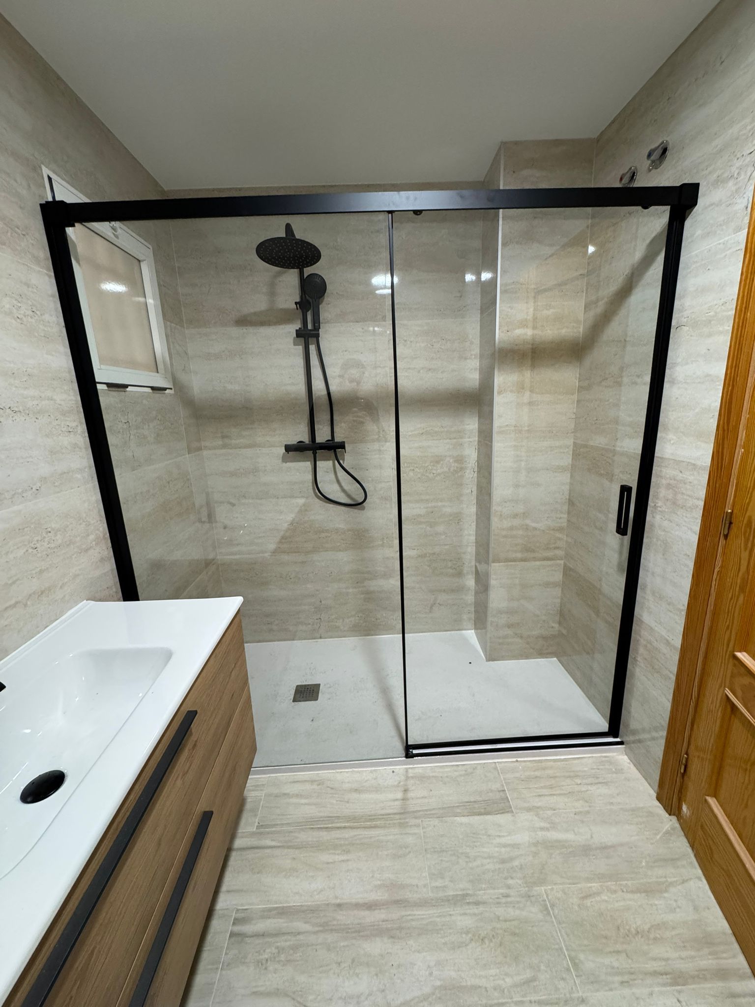 Contract frontal 1 fijo + 1 puerta  corredera