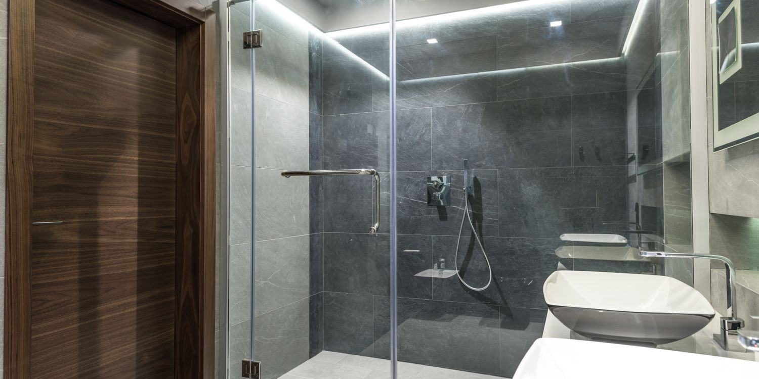Cómo elegir tu mampara de ducha según tu tipo de cuarto de baño