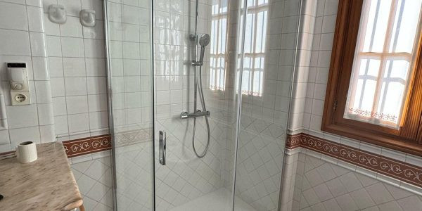 Cómo medir el hueco de la ducha para una mampara a medida